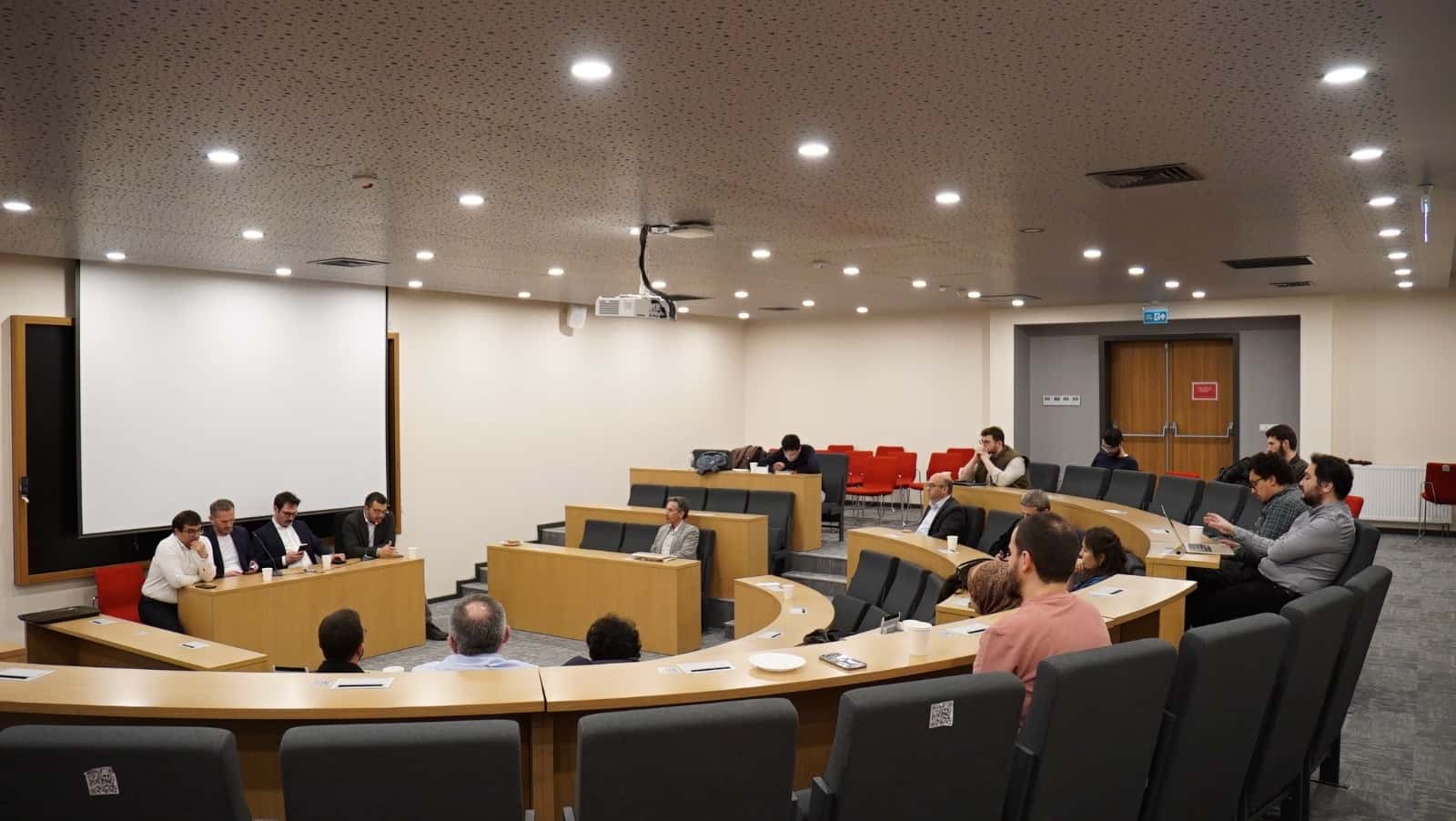 “Körfez’de Savaş ve İran: Bölgesel Çatışmadan Küresel Krize” Başlıklı Panel Gerçekleştirildi